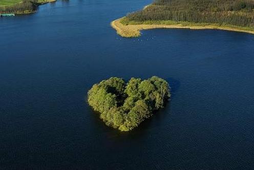 生態(tài)環(huán)境部舉行8月例行新聞發(fā)布會(huì) 介紹深化環(huán)評(píng)與排污許可改革、促進(jìn)高質(zhì)量發(fā)展情況